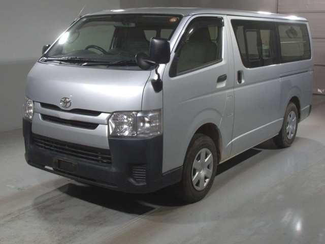 TOYOTA HIACE — фото