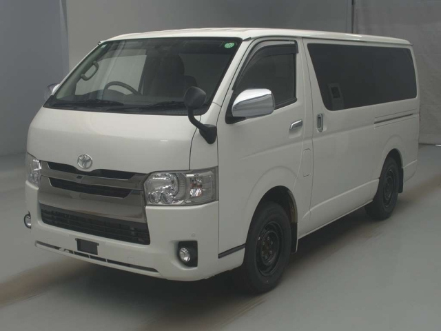 TOYOTA HIACE — фото