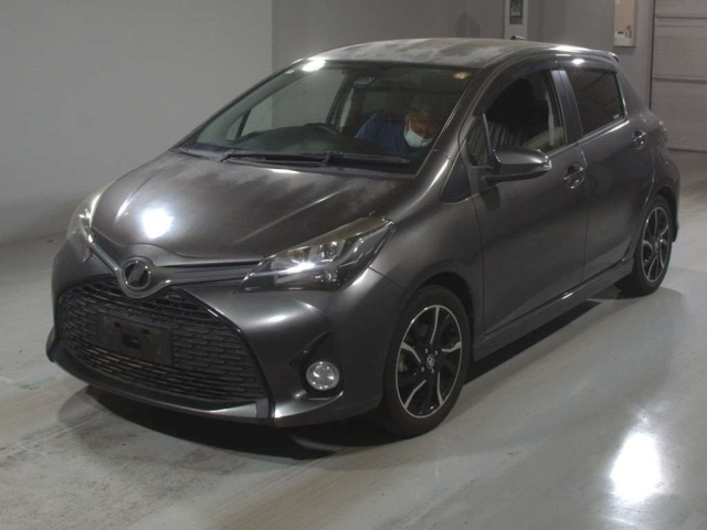 TOYOTA VITZ — фото
