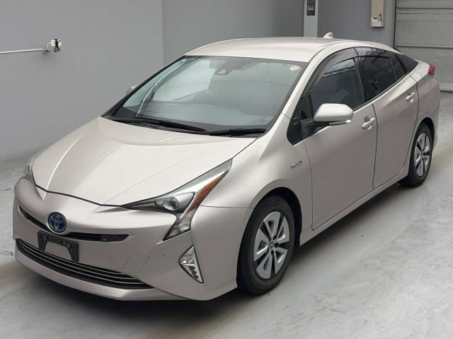 TOYOTA PRIUS — фото