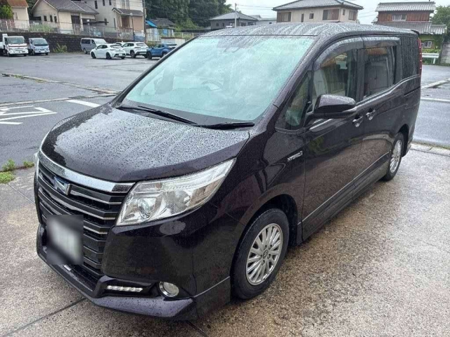 TOYOTA NOAH — фото