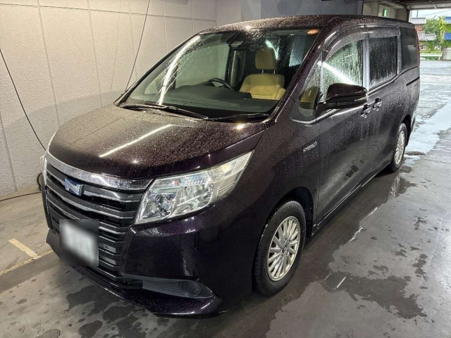 TOYOTA NOAH — фото