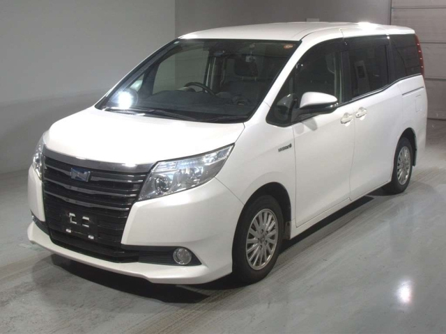 TOYOTA NOAH — фото