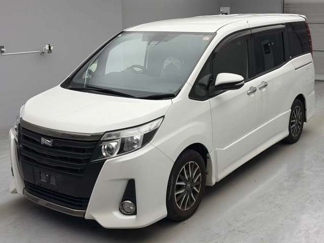 TOYOTA NOAH — фото