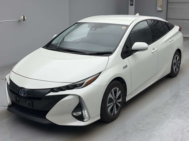 TOYOTA PRIUS — фото