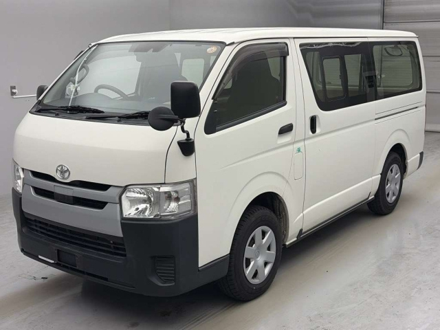 TOYOTA HIACE — фото