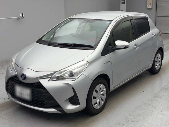 TOYOTA VITZ — фото
