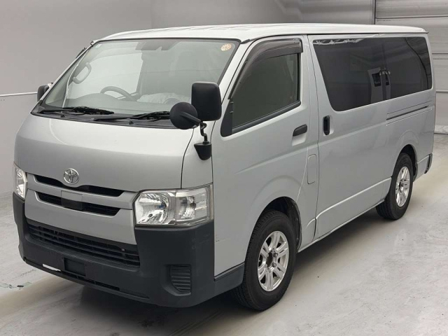 TOYOTA HIACE — фото