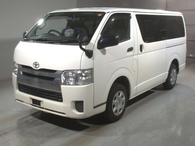 TOYOTA HIACE — фото