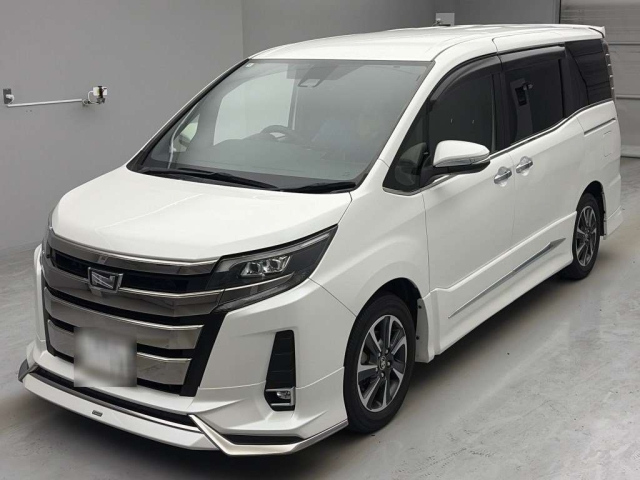 TOYOTA NOAH — фото