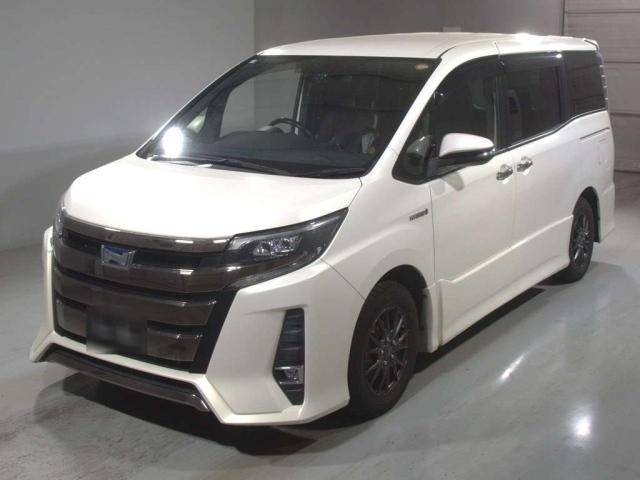 TOYOTA NOAH — фото