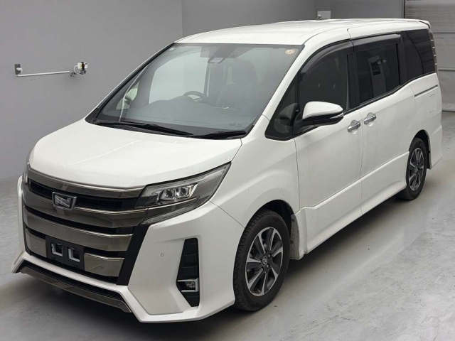 TOYOTA NOAH — фото