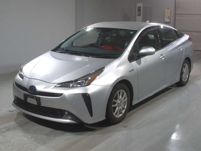 TOYOTA PRIUS — фото