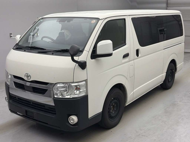 TOYOTA HIACE — фото