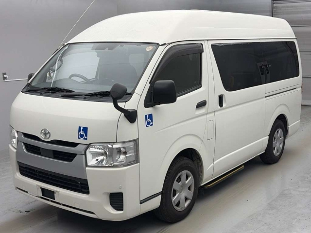 TOYOTA HIACE — фото