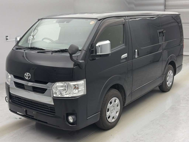 TOYOTA HIACE — фото