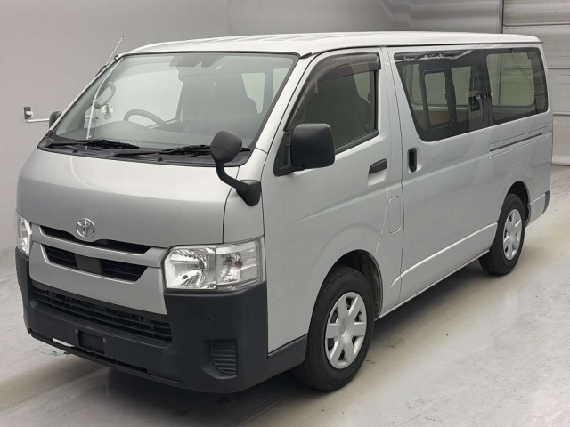 TOYOTA HIACE — фото