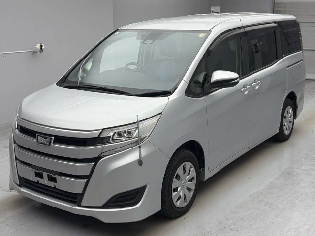 TOYOTA NOAH — фото