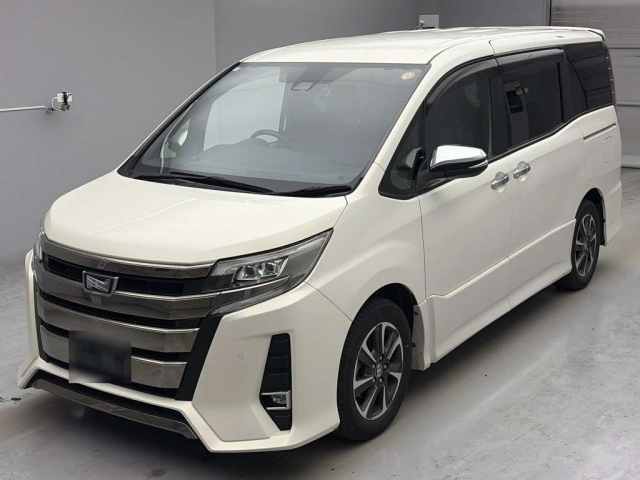 TOYOTA NOAH — фото