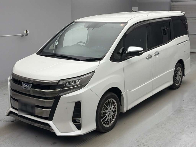 TOYOTA NOAH — фото