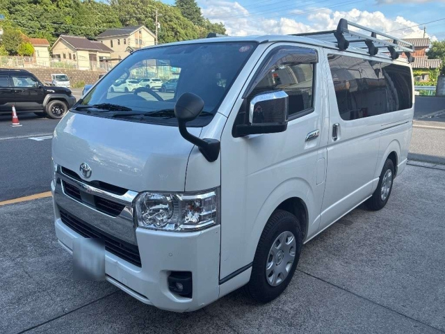 TOYOTA HIACE — фото