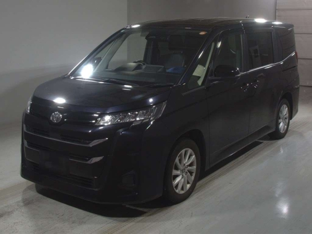 TOYOTA NOAH — фото