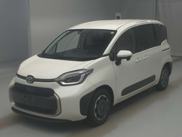 TOYOTA SIENTA — фото