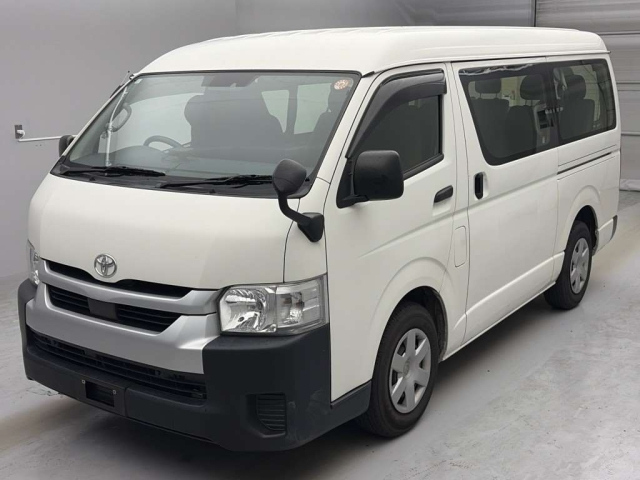 TOYOTA HIACE — фото