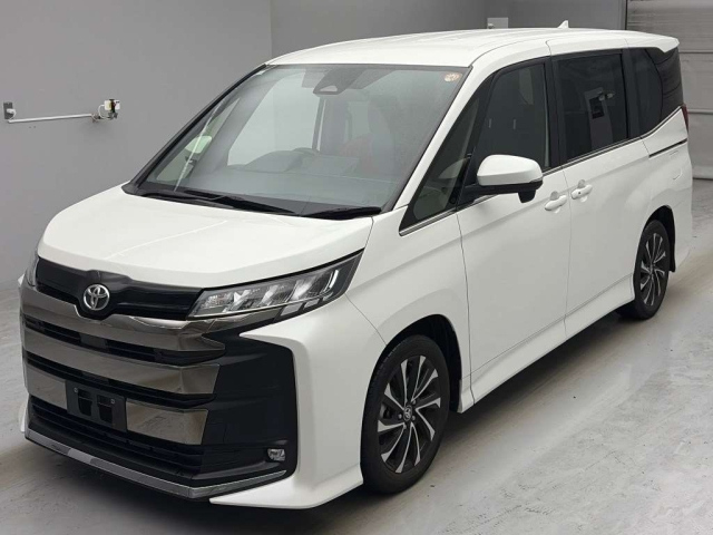 TOYOTA NOAH — фото