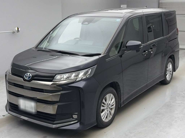 TOYOTA NOAH — фото