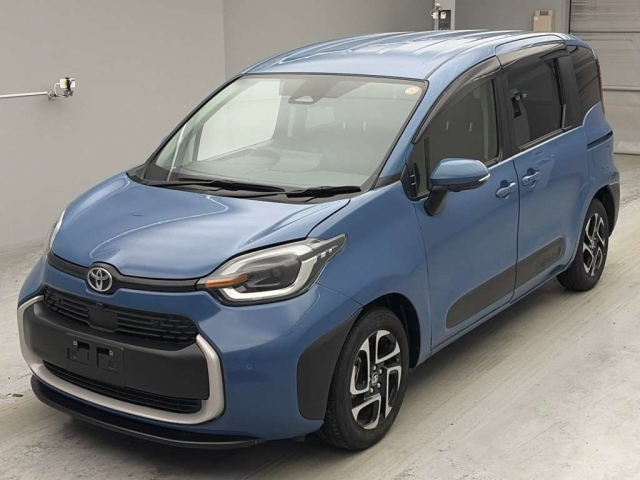 TOYOTA SIENTA — фото