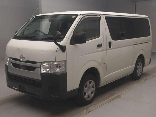 TOYOTA HIACE — фото