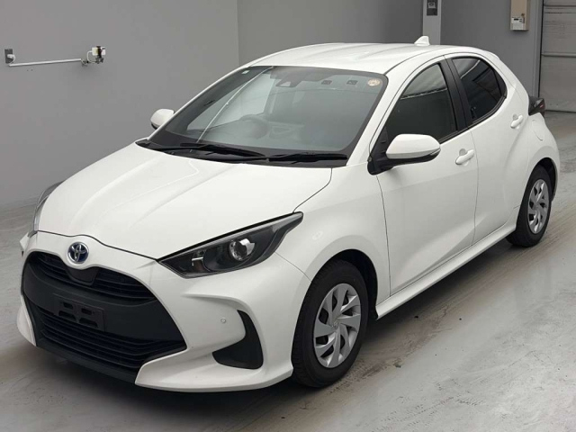 TOYOTA YARIS — фото