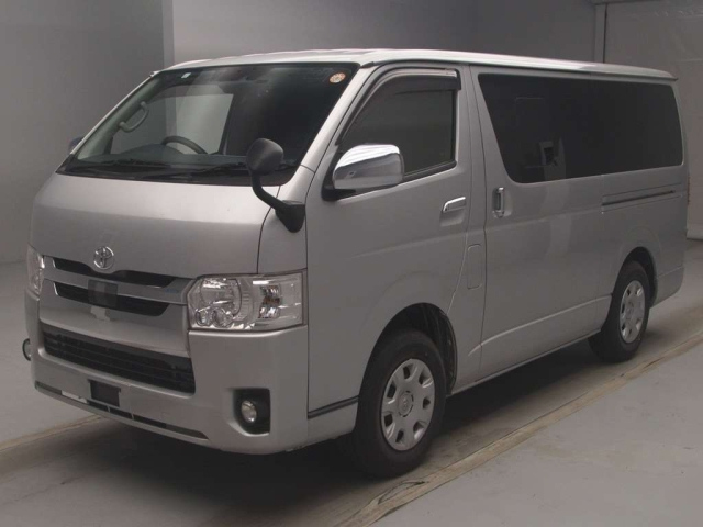 TOYOTA HIACE — фото