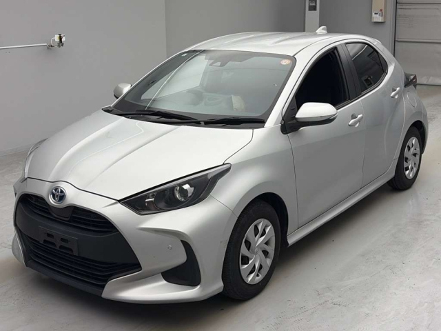 TOYOTA YARIS — фото