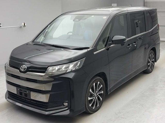 TOYOTA NOAH — фото