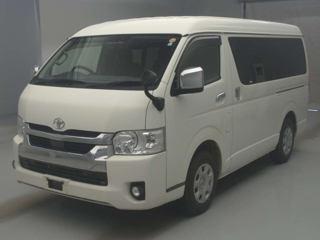 TOYOTA HIACE — фото