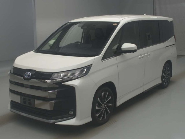 TOYOTA NOAH — фото