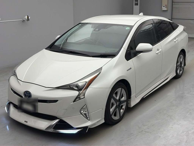 TOYOTA PRIUS — фото