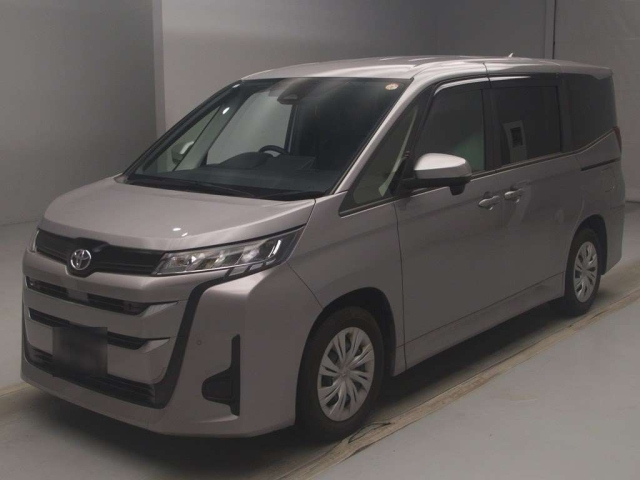 TOYOTA NOAH — фото