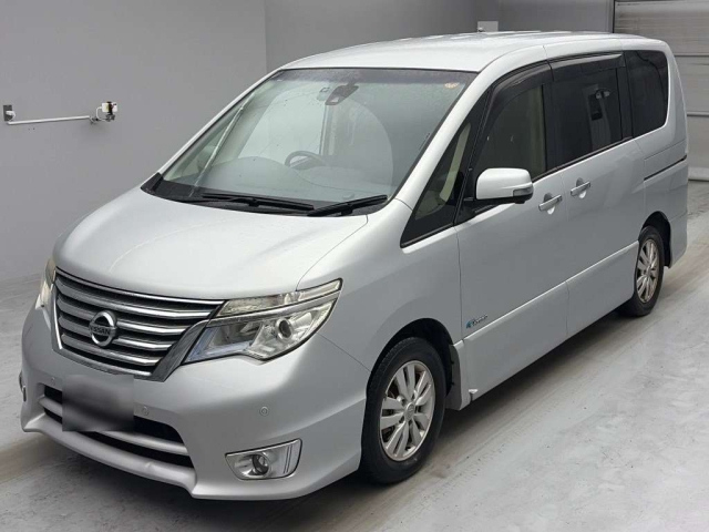 NISSAN SERENA — фото