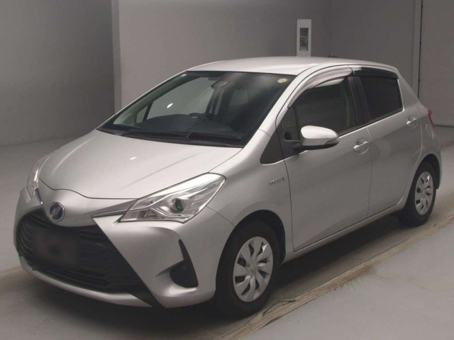 TOYOTA VITZ — фото
