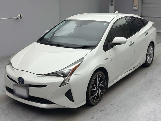 TOYOTA PRIUS — фото