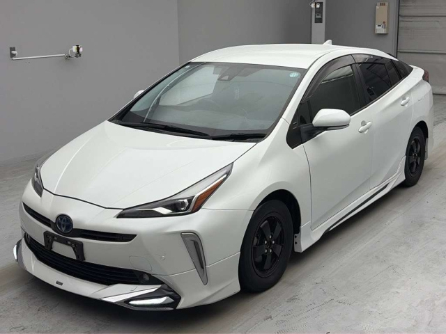 TOYOTA PRIUS — фото