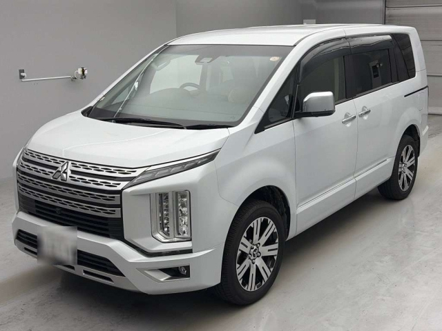 MITSUBISHI DELICA — фото