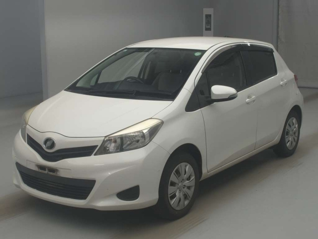 TOYOTA VITZ — фото