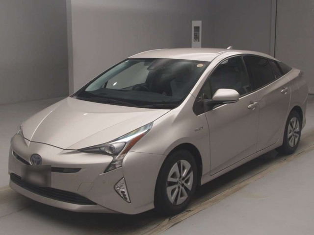 TOYOTA PRIUS — фото