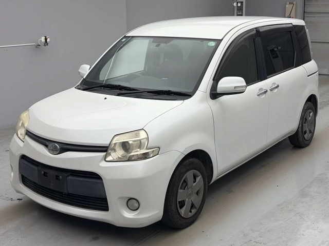 TOYOTA SIENTA — фото