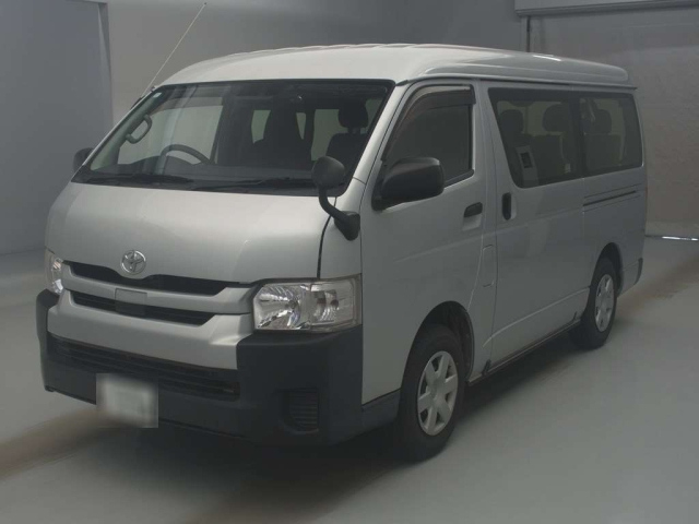 TOYOTA HIACE — фото