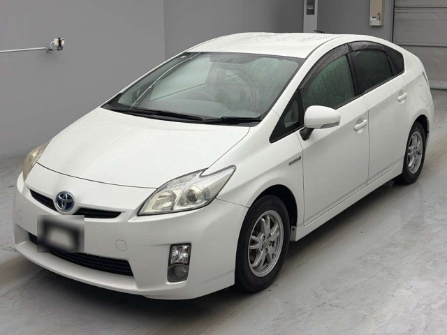TOYOTA PRIUS — фото